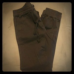 Like new woman's joggers.